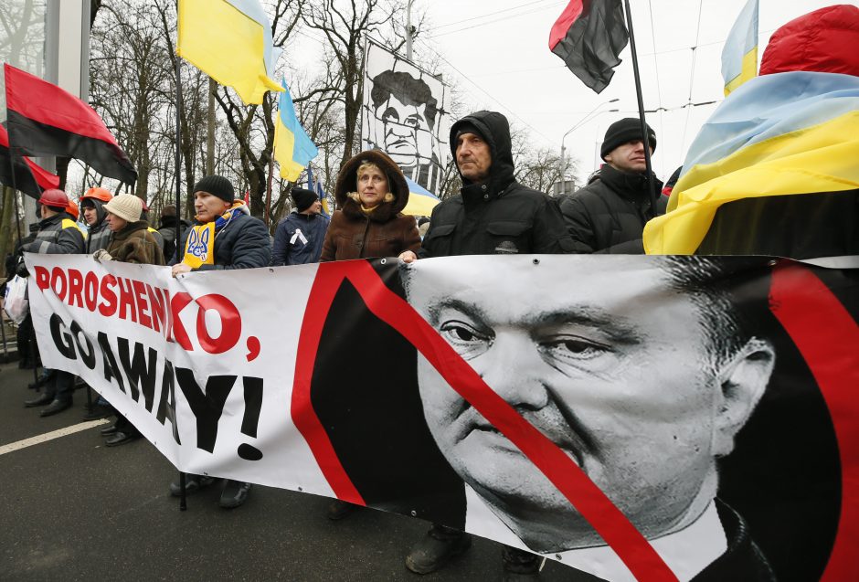 Ukrainoje tūkstančiai demonstrantų išėjo į gatves