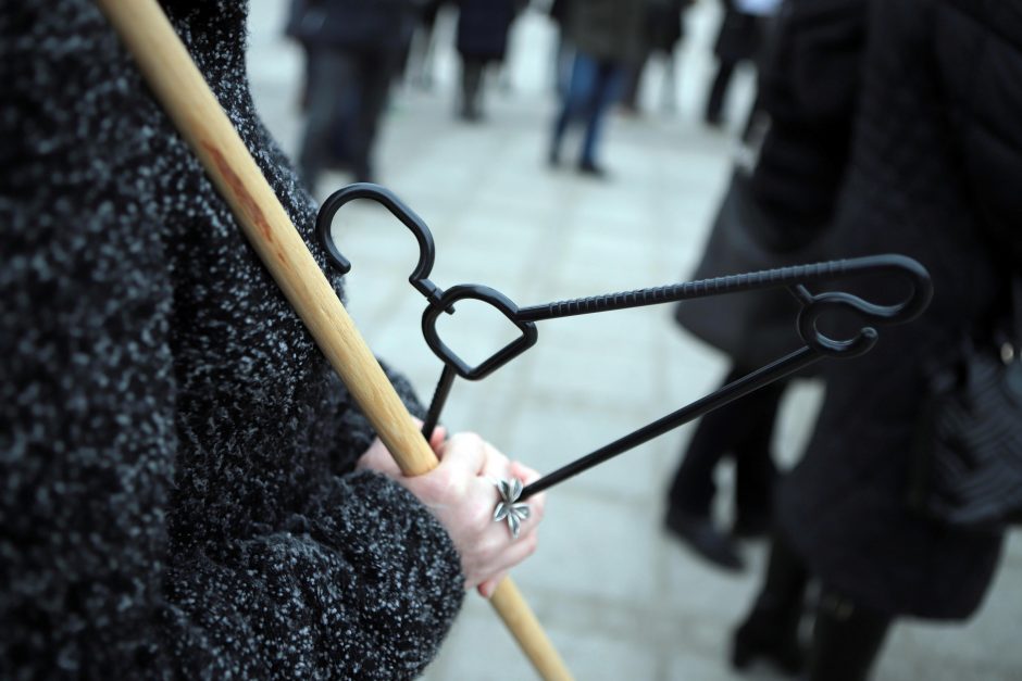 Protestas prieš abortų draudimo įstatymą subūrė tūkstančius lenkų