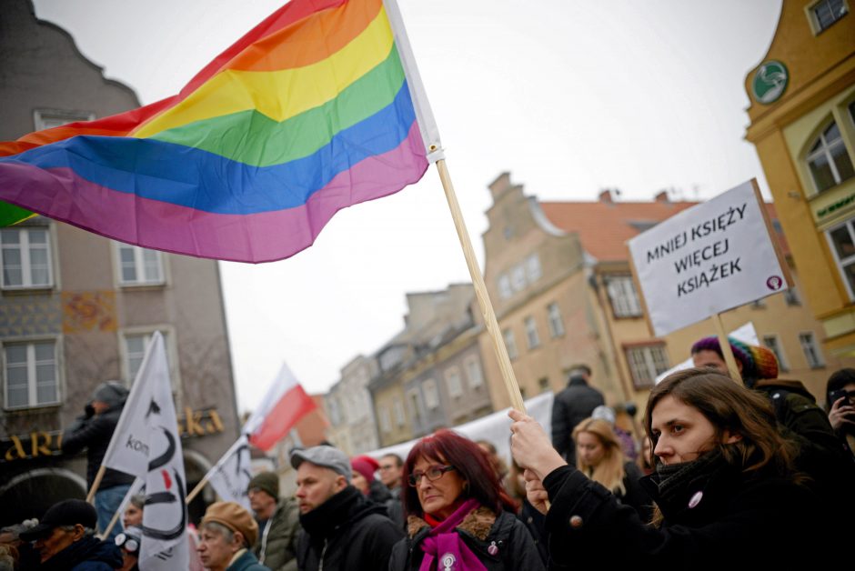 Protestas prieš abortų draudimo įstatymą subūrė tūkstančius lenkų