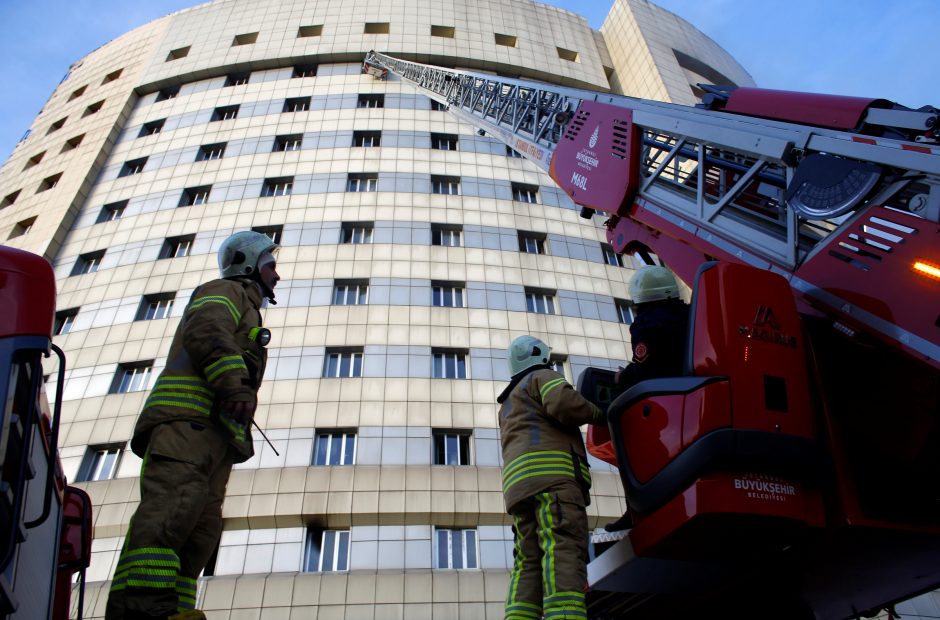 Stambulo ligoninėje kilus didžiuliam gaisrui evakuoti pacientai