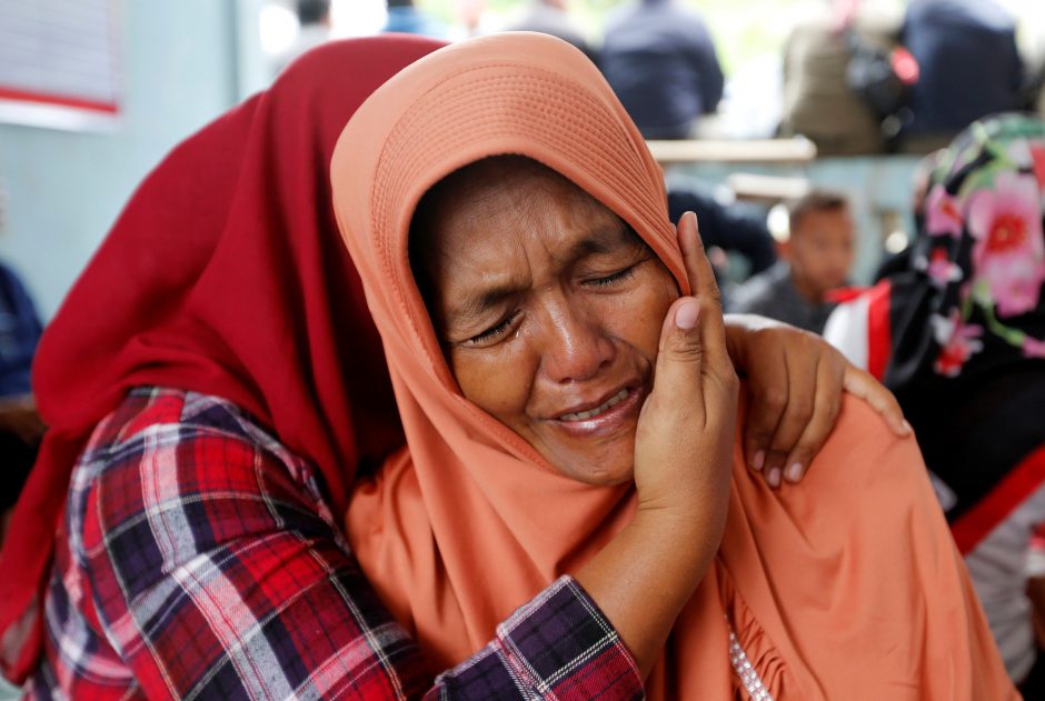 Indonezijoje nuskendus keltui dingusiųjų padaugėjo iki 166