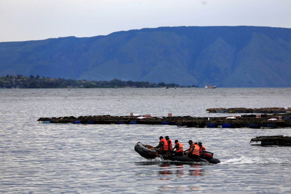 Indonezijoje nuskendus keltui dingusiųjų padaugėjo iki 166