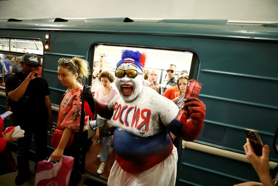 Pustrečio tūkstančio futbolo sirgalių traukiniais kirto Lietuvą