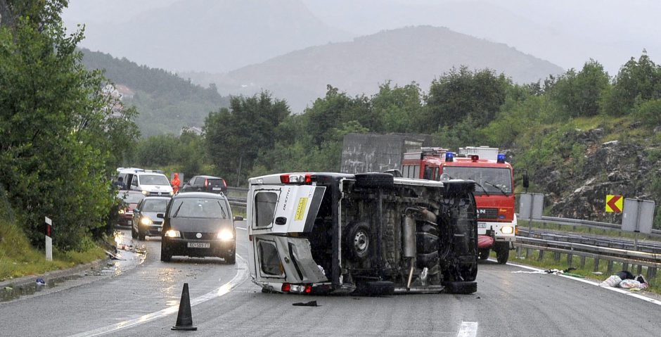 Kroatijoje apvirtus migrantus vežusiam mikroautobusui nukentėjo 12 žmonių