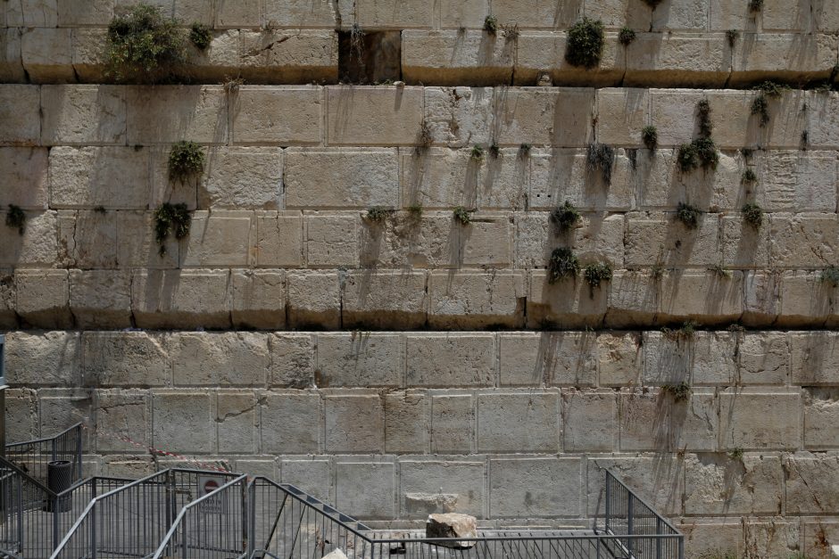 Incidentas Jeruzalėje: nukrito Raudų sienos blokas