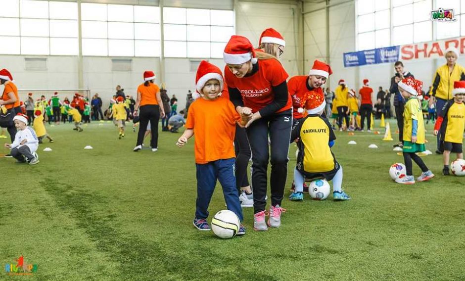 Jaunieji kauniečiai šventė „Futboliuko Kalėdas“