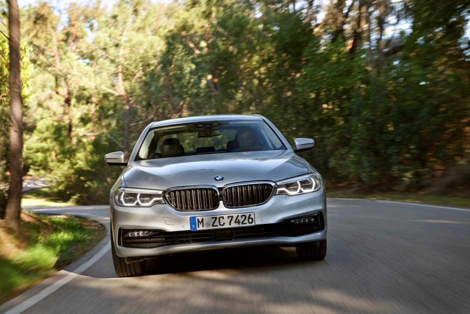 BMW rengia pasaulinę naujos kartos 5 serijos sedano premjerą