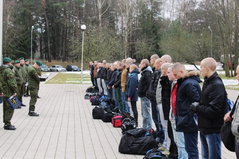 Į kariuomenės dalinius atvyko savanoriai