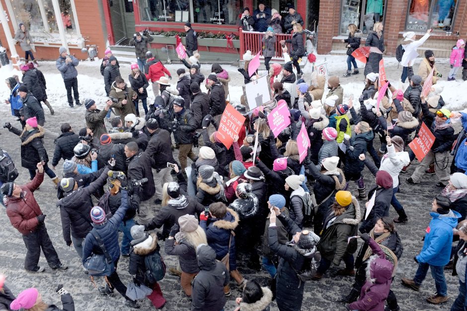 Tūkstančiai moterų protestuoja prieš D. Trumpą