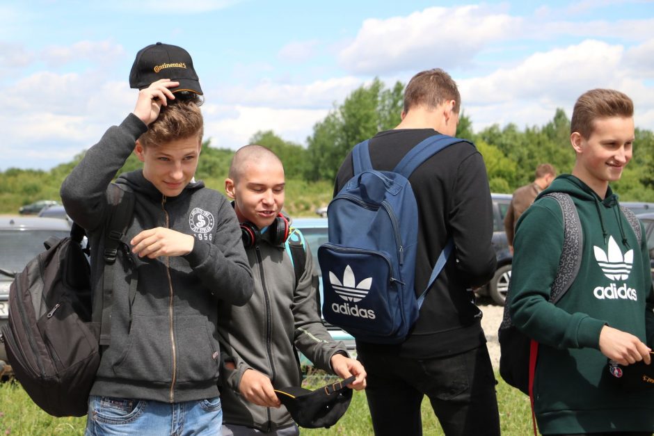 Būsimieji vairuotojai Kauno pareigūnams ir medikams pademonstravo savo įgūdžius