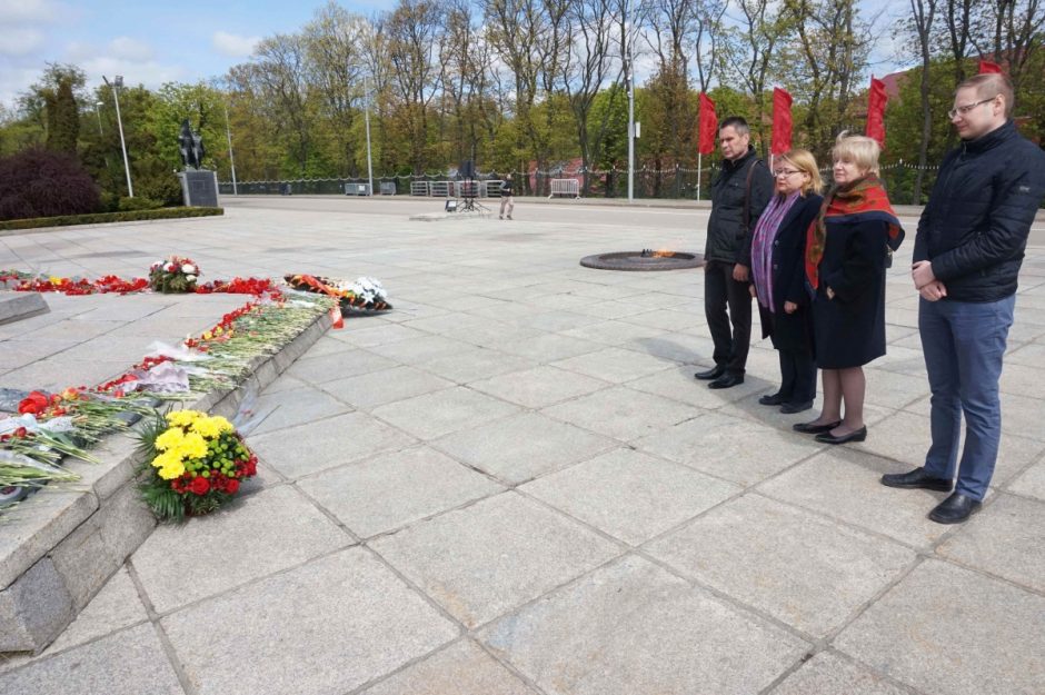 Lietuvos diplomatai Rusijoje pagerbė karo aukas, bet parade nedalyvaus