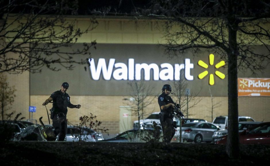 Kolorade per šaudymą „Walmart“ prekybos centre žuvo trys žmonės 
