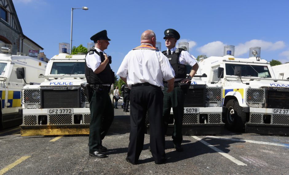 Šiaurės Airijoje per susirėmimus sužeisti policininkai