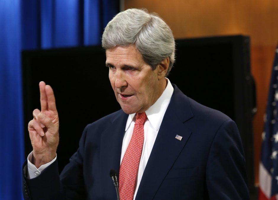 J. Kerry gina sprendimą pratęsti branduolines derybas su Iranu