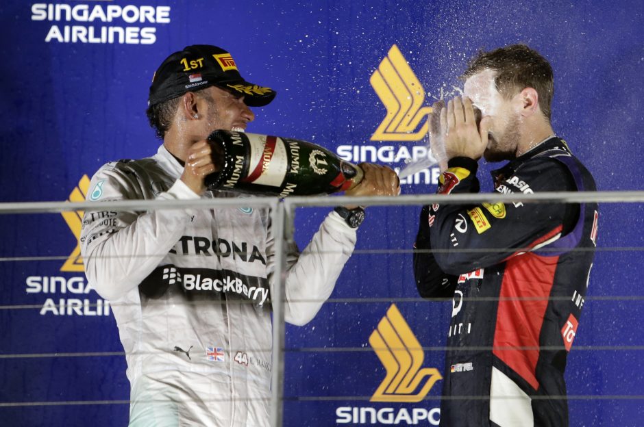 „Formulės 1“ 14-ąjį etapą Singapūre laimėjo sezono lyderis