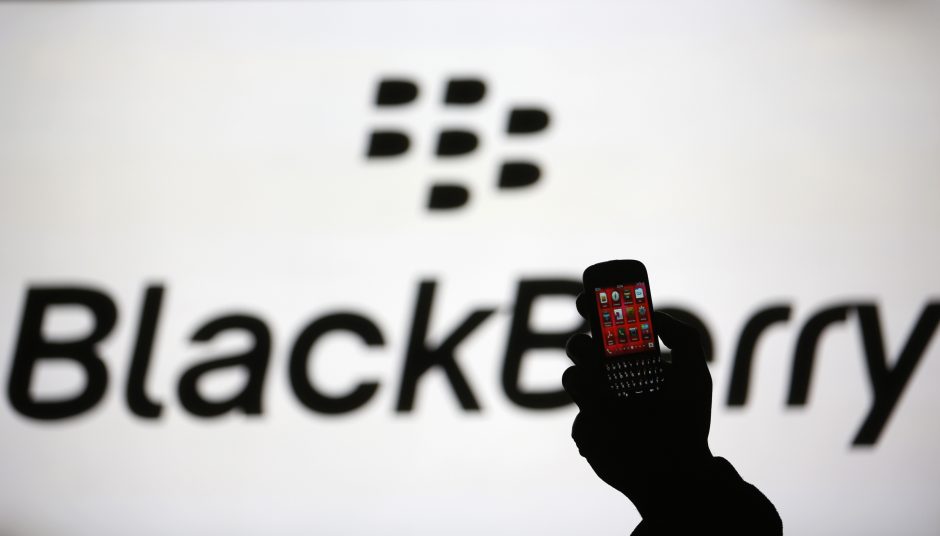 „BlackBerry“ atsikratė nuostolių, nustebinusi rinkas
