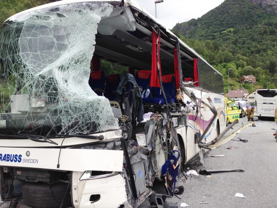 Norvegijoje susidūrus dviem autobusams žuvo du žmonės, keli sužeisti