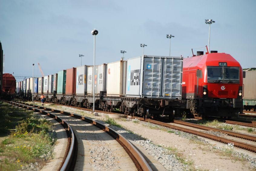 Lietuva svarsto perduoti Ukrainai lokomotyvų ir elektrinių traukinių