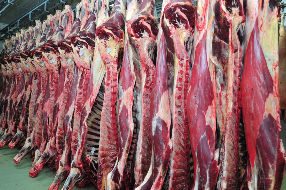Mėsos perdirbėjai siekė susimažinti mokesčius „pradangindami“ mėsą