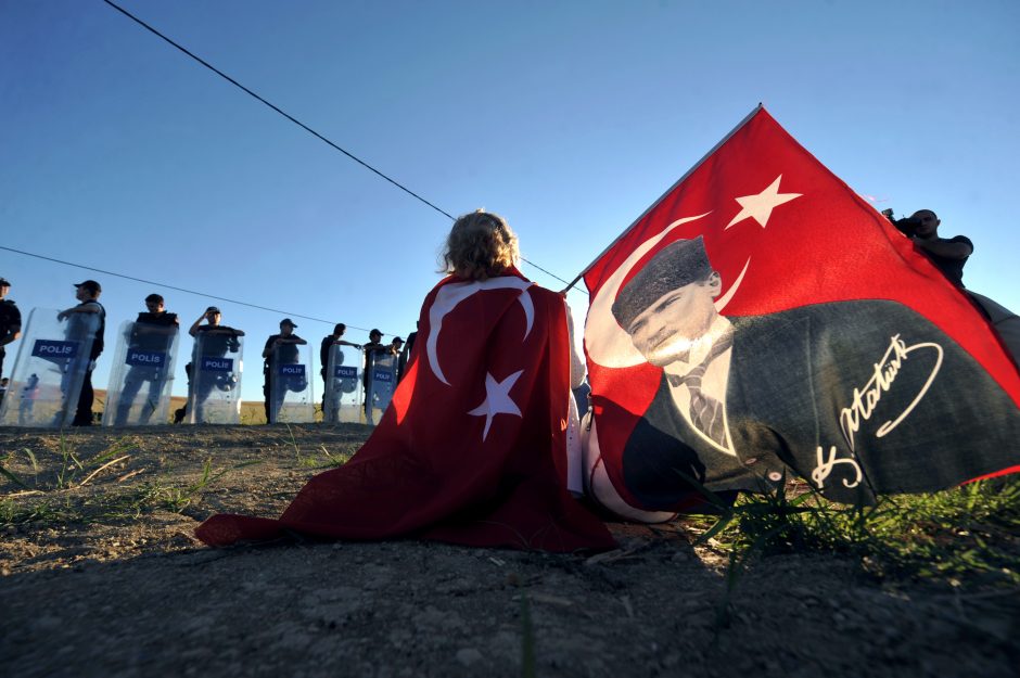 Buvęs Turkijos armijos vadas už planuotą perversmą nuteistas kalėti iki gyvos galvos