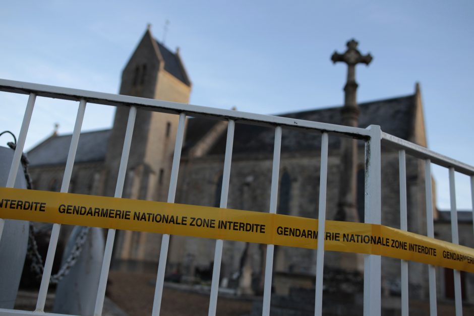 Šiaurės Prancūzijoje išniekinta dešimtys kapų