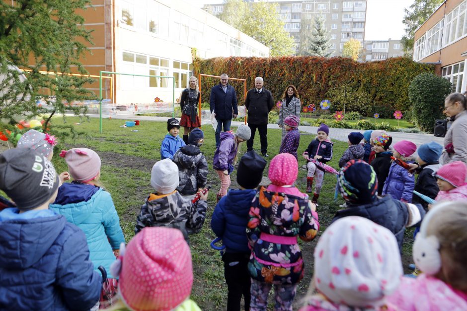 Uostamiesčio darželinukams dovanojo šiltnamį