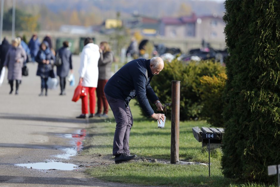 Uostamiesčio kapinėse – minios lankytojų