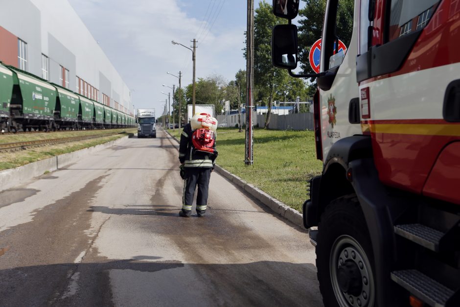 Uostamiesčio Lakštučių gatvėje iš vilkiko išsiliejo tepalai