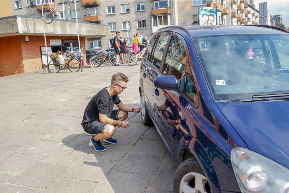 Šiauriniame rage nesėkmingai automobiliu manevravęs latvis atsakomybės neišvengs