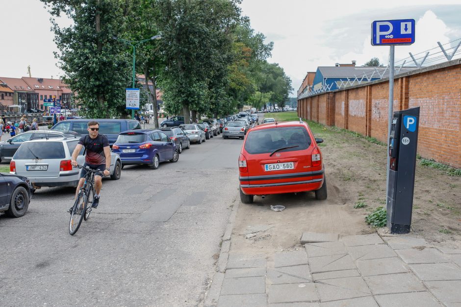 Šiauriniame rage nesėkmingai automobiliu manevravęs latvis atsakomybės neišvengs