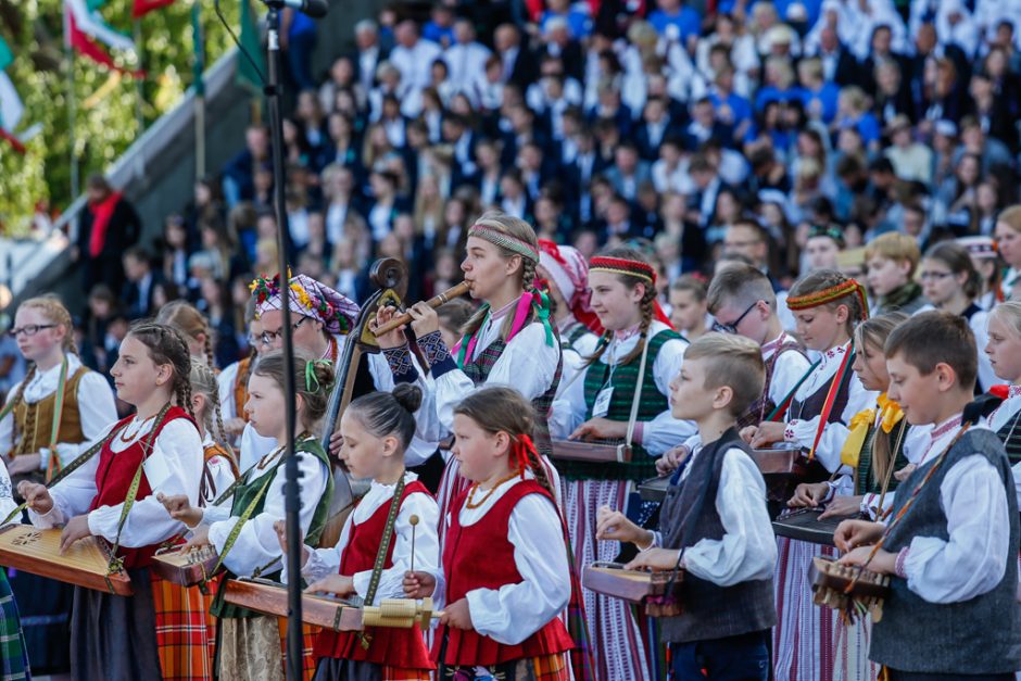 Klaipėdą užliejo dainų šventės garsai