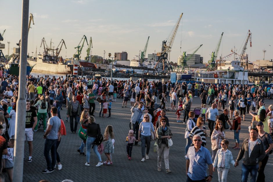 Laivų parado kulminacija – vilkikų šėlsmas ir šviesų fiesta mariose