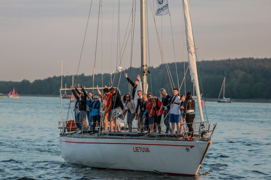 Laivų parado kulminacija – vilkikų šėlsmas ir šviesų fiesta mariose