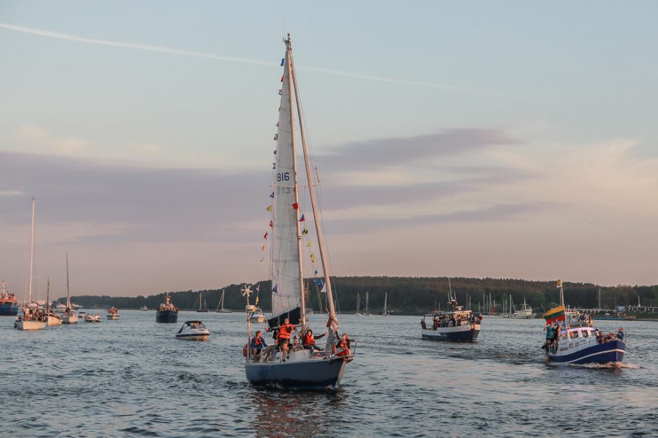 Laivų parado kulminacija – vilkikų šėlsmas ir šviesų fiesta mariose