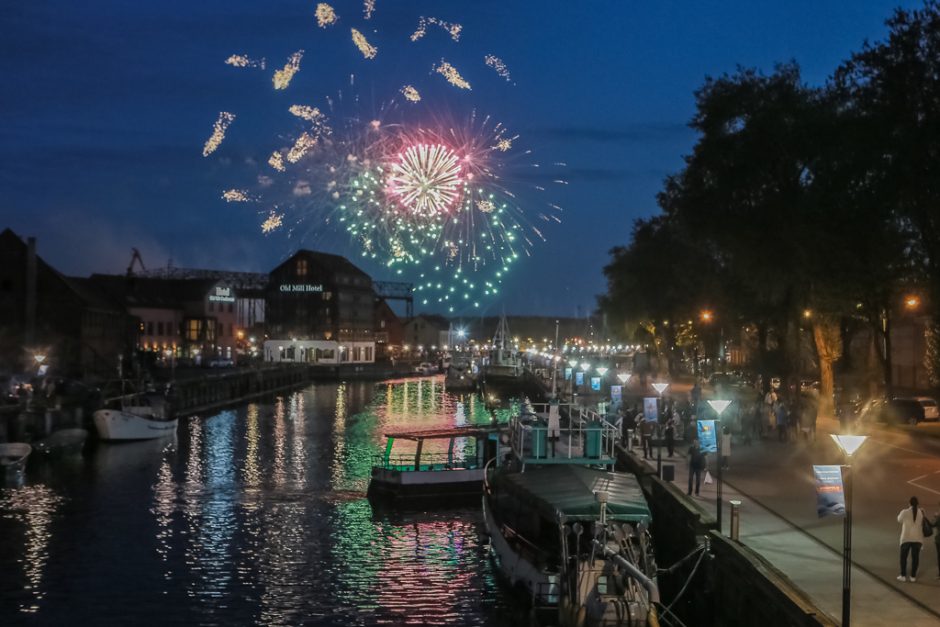 Laivų parado kulminacija – vilkikų šėlsmas ir šviesų fiesta mariose