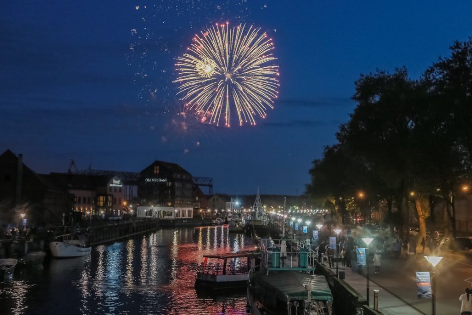 Laivų parado kulminacija – vilkikų šėlsmas ir šviesų fiesta mariose