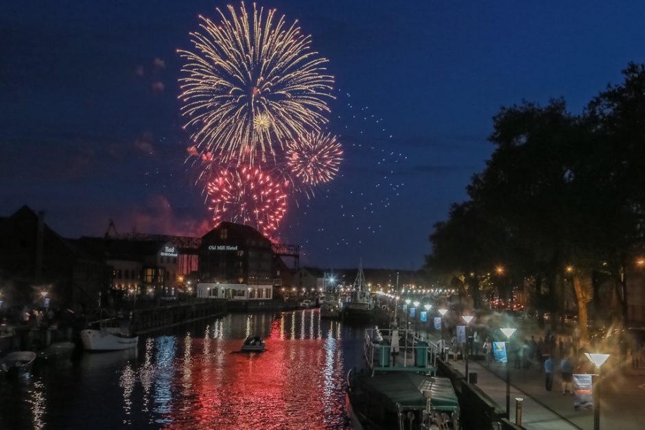 Laivų parado kulminacija – vilkikų šėlsmas ir šviesų fiesta mariose