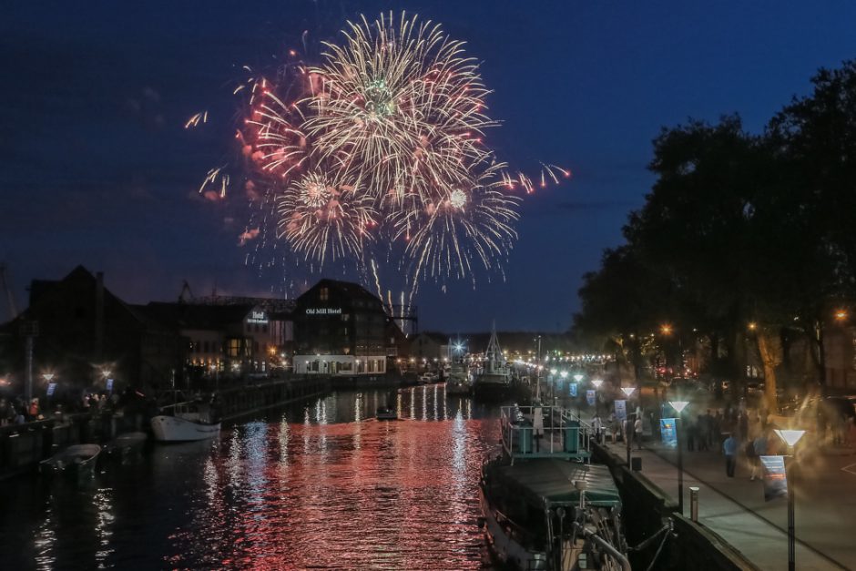 Laivų parado kulminacija – vilkikų šėlsmas ir šviesų fiesta mariose