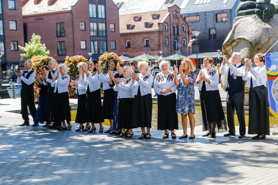 Prie „Žvejo“ paminklo sukosi šokėjai