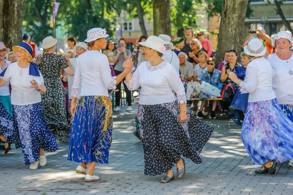 Prie „Žvejo“ paminklo sukosi šokėjai