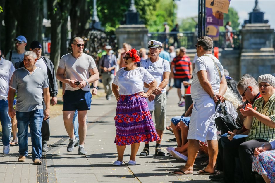 Prie „Žvejo“ paminklo sukosi šokėjai