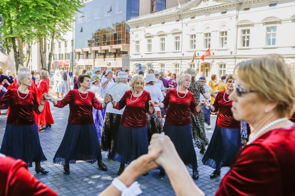 Prie „Žvejo“ paminklo sukosi šokėjai