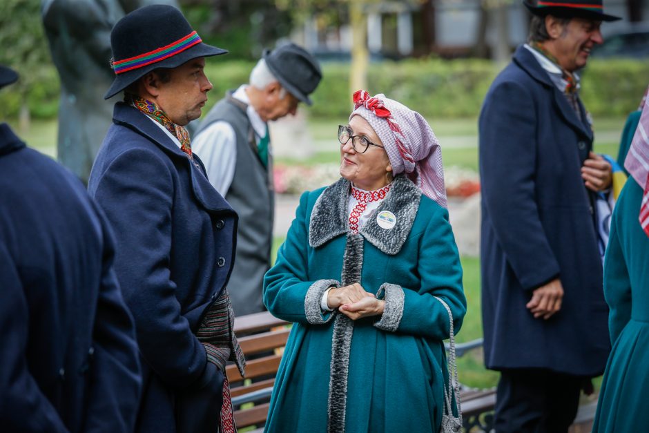 Palanga pražydo ir suskambo tarptautiniu folkloro festivaliu