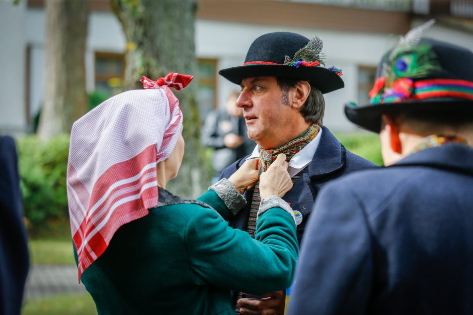 Palanga pražydo ir suskambo tarptautiniu folkloro festivaliu