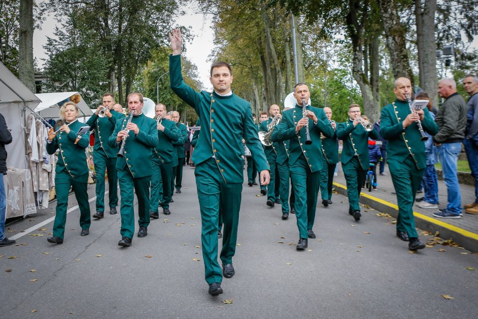 Palanga pražydo ir suskambo tarptautiniu folkloro festivaliu