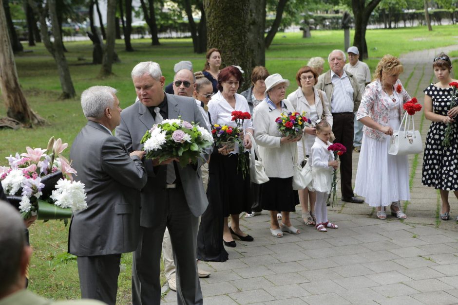 Jaudinanti ceremonija: pagerbti negrįžę jūrininkai