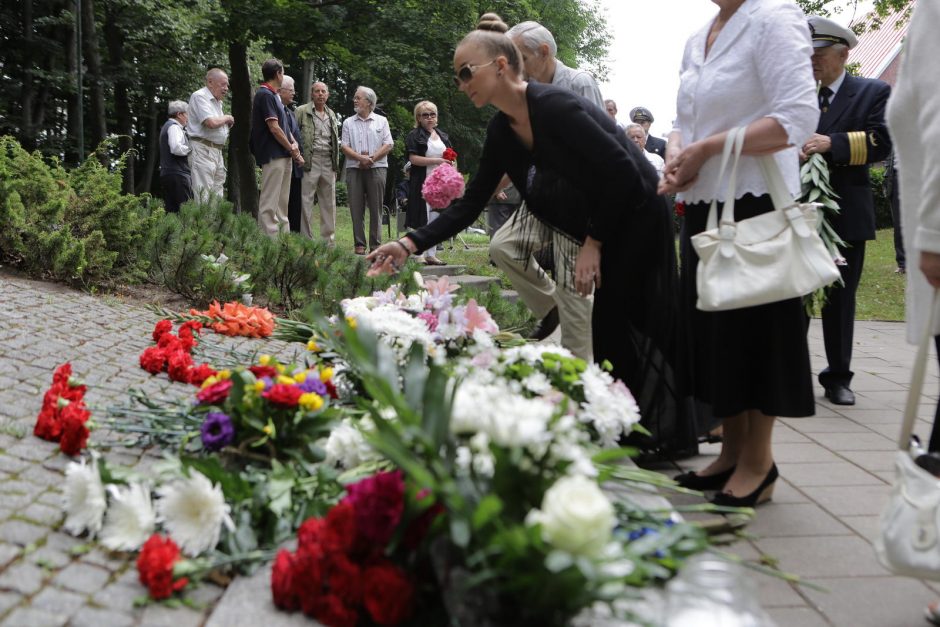 Jaudinanti ceremonija: pagerbti negrįžę jūrininkai