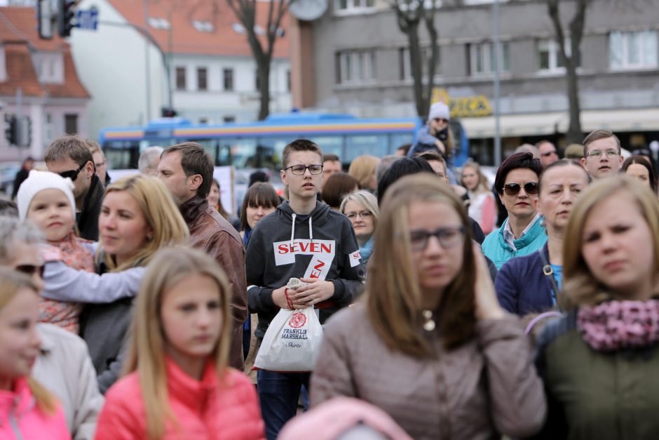 Atgimimo aikštę nuspalvino klaipėdiečių „Vilties šokis“