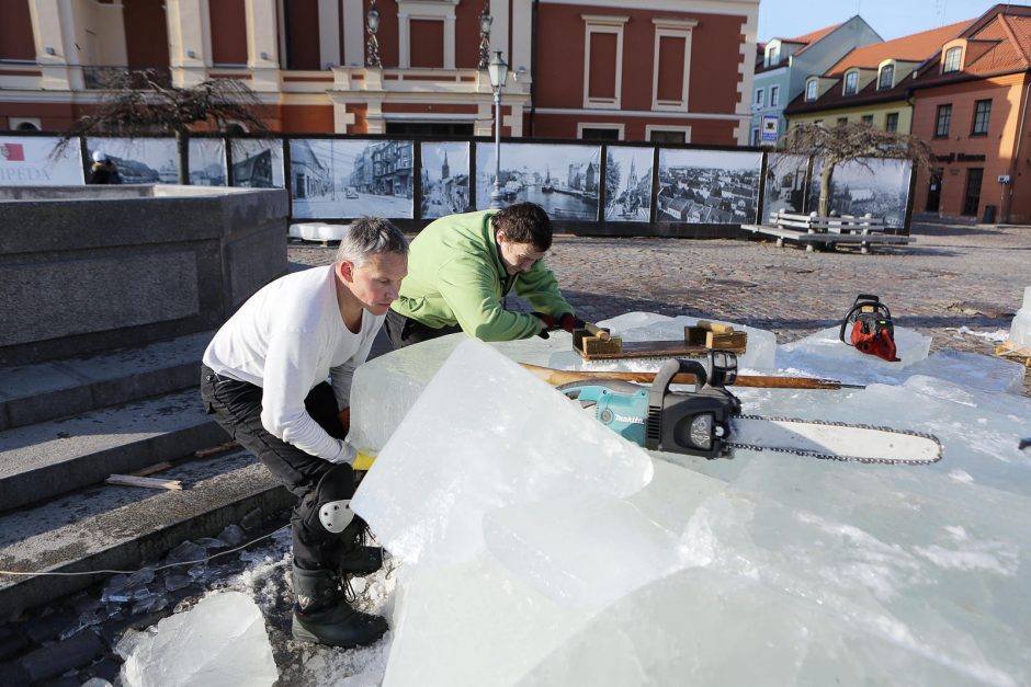 Ledo skulptorių dirbtuvėse – rekordinio dydžio vėtrungės gamyba
