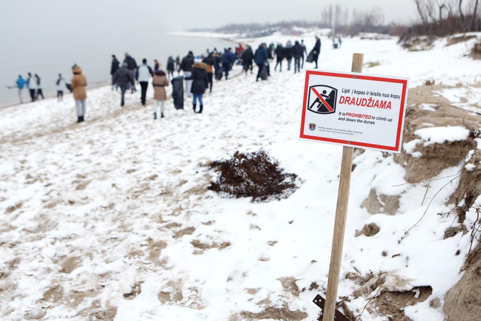 Klaipėdos paplūdimius tvarkė būsimieji policininkai